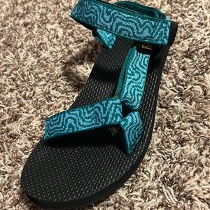 Teva size 6 sandals with original box  new never worn